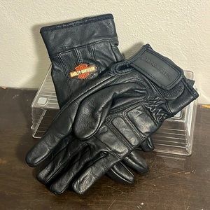 Women’s leather Harley-Davidson motorcycle gloves